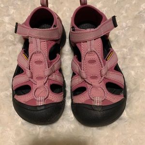 Keen little girl water shoes